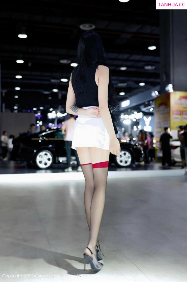 小娜比  [XiuRen]高清写真图 2024.12.10 No.9575 娜比 黑丝美腿第4张图片